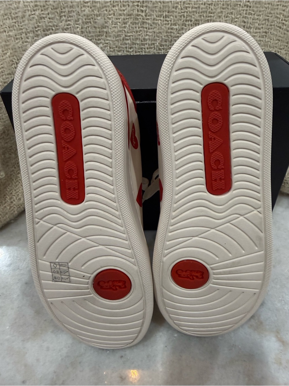 Coach Lowline Heart-Print Leather Sneaker New Size 8 - Picture 8 of 9